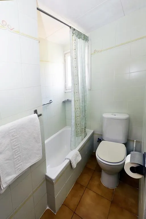 Hostal Magnolia Lloret de Mar 2*,